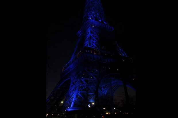 Cea mai mare atractie din Paris, in luminile de Craciun