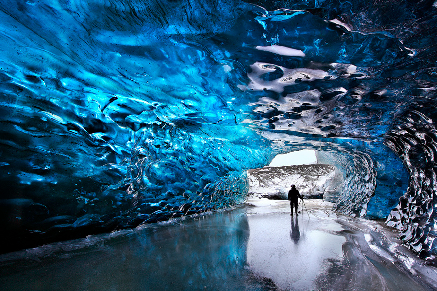 Gheţarul Vatnajökull, frumuseţea gheţii şi peşteri spectaculoase